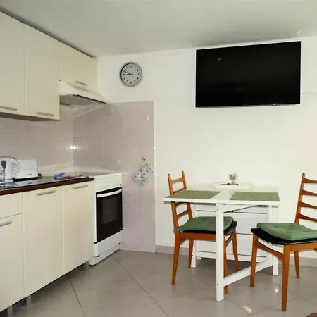 Ivo Apartment *