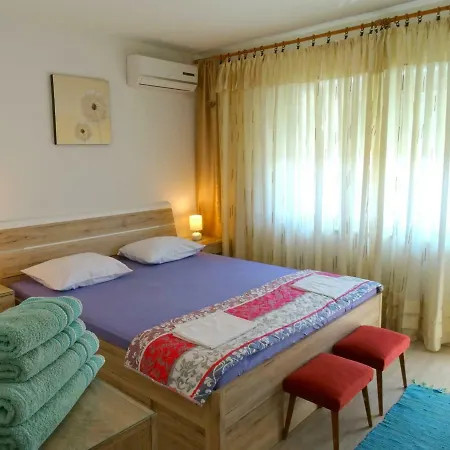 Ivo Apartment *